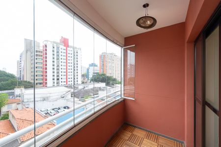Apartamento à venda com 95m², 3 quartos e 2 vagas Apartamento à venda com 95m², 3 quartos e 2 vagasVaranda