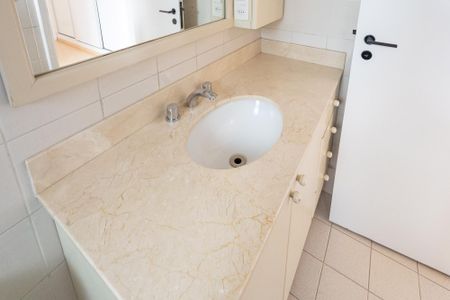 Apartamento à venda com 95m², 3 quartos e 2 vagas Apartamento à venda com 95m², 3 quartos e 2 vagasBanheiro da Suíte
