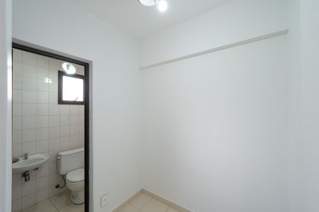 Apartamento à venda com 95m², 3 quartos e 2 vagas Apartamento à venda com 95m², 3 quartos e 2 vagasQuarto de Serviço