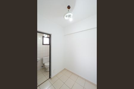 Apartamento à venda com 95m², 3 quartos e 2 vagas Apartamento à venda com 95m², 3 quartos e 2 vagasQuarto de Serviço