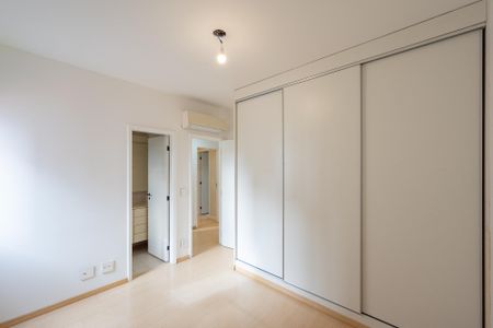 Apartamento à venda com 95m², 3 quartos e 2 vagas Apartamento à venda com 95m², 3 quartos e 2 vagasSuíte