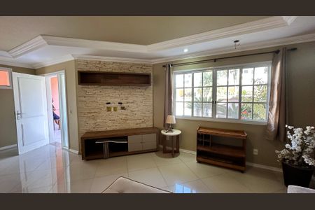 Sala de casa de condomínio para alugar com 4 quartos, 200m² em Vargem Pequena, Rio de Janeiro