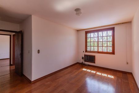 Casa à venda com 230m², 3 quartos e 3 vagasSuíte