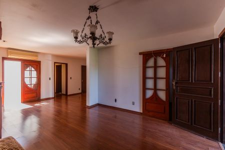 Casa à venda com 230m², 3 quartos e 3 vagasSala