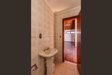 Casa à venda com 230m², 3 quartos e 3 vagasBanheiro 2