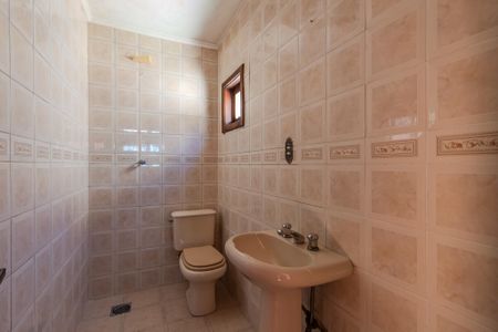 Casa à venda com 230m², 3 quartos e 3 vagasBanheiro 2