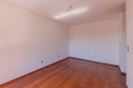 Casa à venda com 230m², 3 quartos e 3 vagasSuíte