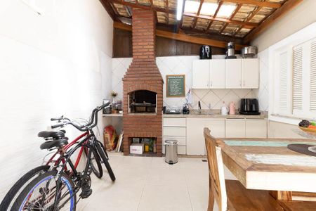 Casa à venda com 156m², 4 quartos e 4 vagas Casa à venda com 156m², 4 quartos e 4 vagasÁrea Gourmet