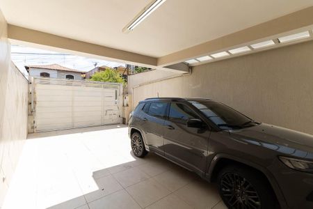 Casa à venda com 156m², 4 quartos e 4 vagas Casa à venda com 156m², 4 quartos e 4 vagasGaragem