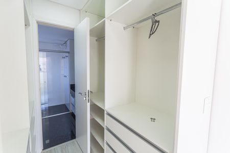 Apartamento à venda com 227m², 4 quartos e 4 vagasCloset da Suíte 1