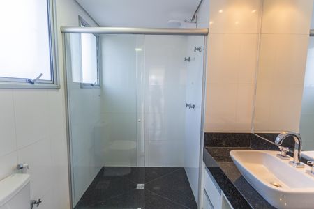 Apartamento à venda com 227m², 4 quartos e 4 vagasBanheiro da Suíte 1