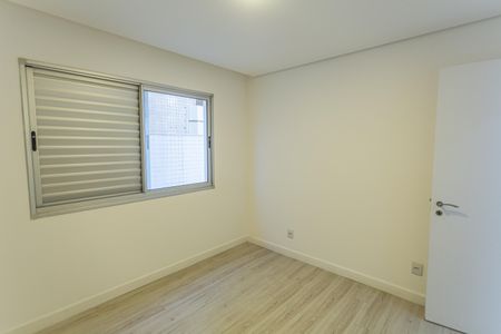 Apartamento à venda com 227m², 4 quartos e 4 vagasQuarto 2