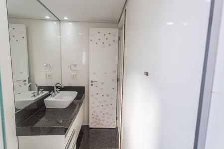 Apartamento à venda com 227m², 4 quartos e 4 vagasBanheiro da Suíte 2