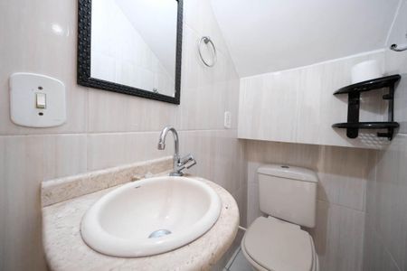Lavabo de casa de condomínio para alugar com 2 quartos, 109m² em Vila Libanesa, São Paulo