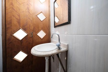 Lavabo de casa de condomínio para alugar com 2 quartos, 109m² em Vila Libanesa, São Paulo