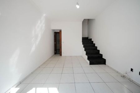 Sala de casa de condomínio para alugar com 2 quartos, 109m² em Vila Libanesa, São Paulo