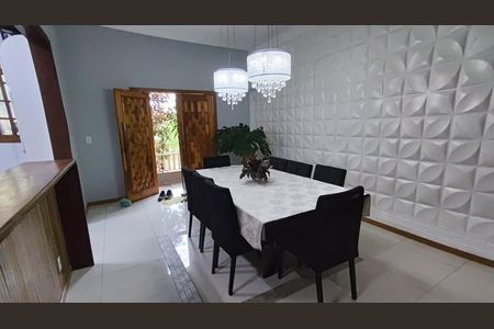 Casa para alugar com 2000m², 4 quartos e 12 vagas Casa para alugar com 2000m², 4 quartos e 12 vagasSala de Jantar