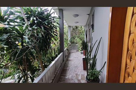 Casa para alugar com 2000m², 4 quartos e 12 vagas Casa para alugar com 2000m², 4 quartos e 12 vagasVaranda 2