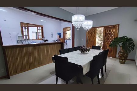 Casa para alugar com 2000m², 4 quartos e 12 vagas Casa para alugar com 2000m², 4 quartos e 12 vagasSala de Jantar