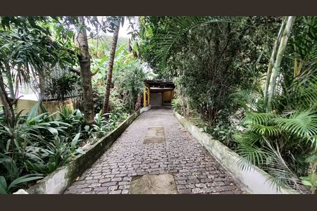 Casa para alugar com 2000m², 4 quartos e 12 vagas Casa para alugar com 2000m², 4 quartos e 12 vagasGaragem