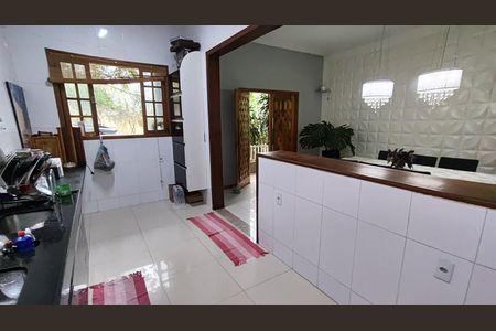 Casa para alugar com 2000m², 4 quartos e 12 vagas Casa para alugar com 2000m², 4 quartos e 12 vagasCozinha