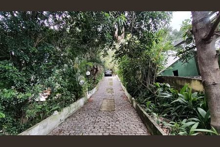 Casa para alugar com 2000m², 4 quartos e 12 vagas Casa para alugar com 2000m², 4 quartos e 12 vagasGaragem