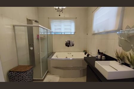 Casa para alugar com 2000m², 4 quartos e 12 vagas Casa para alugar com 2000m², 4 quartos e 12 vagasBanheiro Social