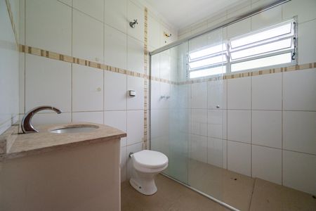 Banheiro de casa para alugar com 1 quarto, 100m² em Vila Guarani (zona Sul), São Paulo