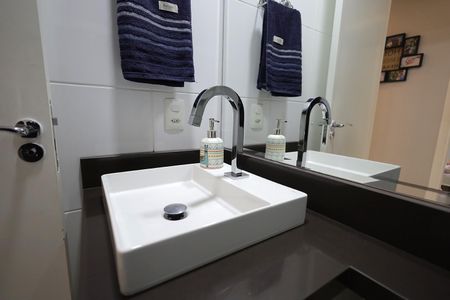 Apartamento à venda com 66m², 2 quartos e 2 vagas Apartamento à venda com 66m², 2 quartos e 2 vagasBanheiro Social