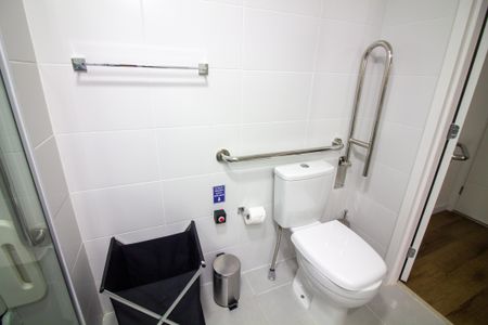 Banheiro de kitnet/studio à venda com 1 quarto, 25m² em Jardim das Acacias, São Paulo