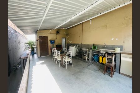 Casa à venda com 125m², 2 quartos e 2 vagas Casa à venda com 125m², 2 quartos e 2 vagasQuintal