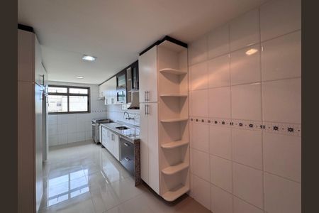 Apartamento à venda com 263m², 4 quartos e 3 vagasCozinha e Área de Serviço