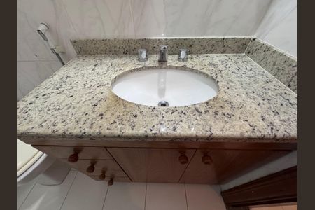 Apartamento à venda com 263m², 4 quartos e 3 vagasBanheiro Social