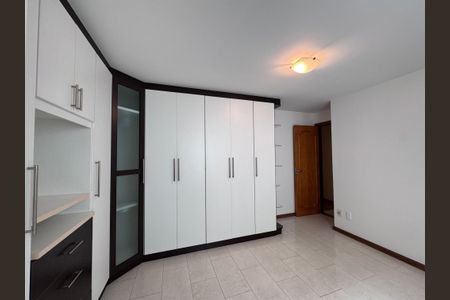 Apartamento à venda com 263m², 4 quartos e 3 vagasSuíte 2