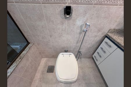 Apartamento à venda com 263m², 4 quartos e 3 vagasBanheiro da Suíte 2