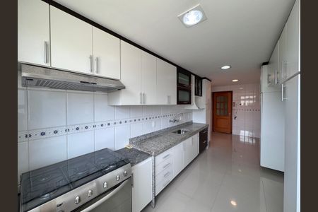 Apartamento à venda com 263m², 4 quartos e 3 vagasCozinha e Área de Serviço