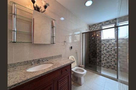 Apartamento à venda com 263m², 4 quartos e 3 vagasBanheiro da Suíte 1