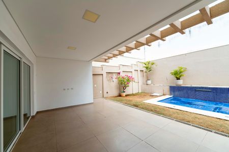 Casa de condomínio para alugar com 300m², 3 quartos e 4 vagas Casa de condomínio para alugar com 300m², 3 quartos e 4 vagasÁrea Externa