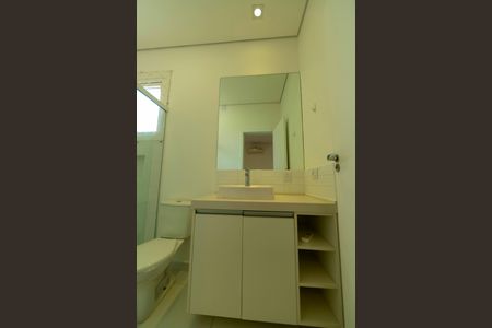 Casa de condomínio para alugar com 300m², 3 quartos e 4 vagas Casa de condomínio para alugar com 300m², 3 quartos e 4 vagasBanheiro da Suíte 3