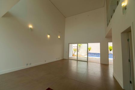 Sala de casa de condomínio à venda com 3 quartos, 300m² em Parque Sinai, Santana de Parnaíba