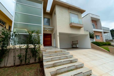 Casa de condomínio para alugar com 300m², 3 quartos e 4 vagas Casa de condomínio para alugar com 300m², 3 quartos e 4 vagasFachada