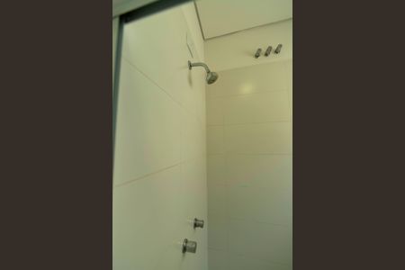 Casa de condomínio para alugar com 300m², 3 quartos e 4 vagas Casa de condomínio para alugar com 300m², 3 quartos e 4 vagasBanheiro da Suíte 3