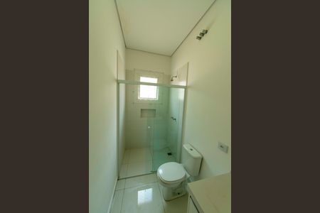 Casa de condomínio para alugar com 300m², 3 quartos e 4 vagas Casa de condomínio para alugar com 300m², 3 quartos e 4 vagasBanheiro da Suíte 2