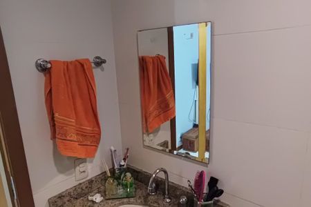 Casa de condomínio à venda com 164m², 3 quartos e 2 vagas Casa de condomínio à venda com 164m², 3 quartos e 2 vagasBanheiro da Suíte 1