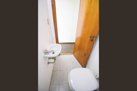 Casa à venda com 200m², 3 quartos e 2 vagas Casa à venda com 200m², 3 quartos e 2 vagasLavabo