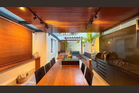 Apartamento à venda com 185m², 2 quartos e 2 vagas Apartamento à venda com 185m², 2 quartos e 2 vagasSala de Jantar