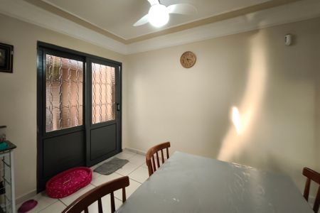Casa à venda com 150m², 3 quartos e 1 vaga Casa à venda com 150m², 3 quartos e 1 vagaSala de Jantar