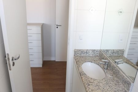 Apartamento à venda com 64m², 2 quartos e 2 vagasBanheiro da Suíte 1