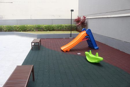 Apartamento à venda com 64m², 2 quartos e 2 vagasÁrea comum - Playground
