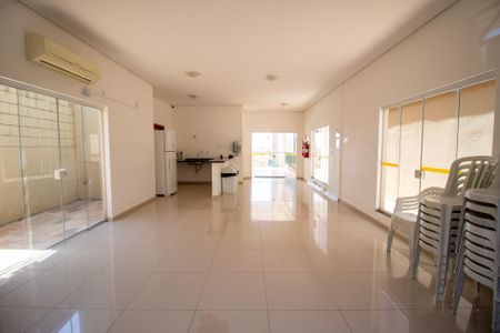 Apartamento para alugar com 51m², 2 quartos e 1 vaga Apartamento para alugar com 51m², 2 quartos e 1 vagaÁrea comum - Salão de festas